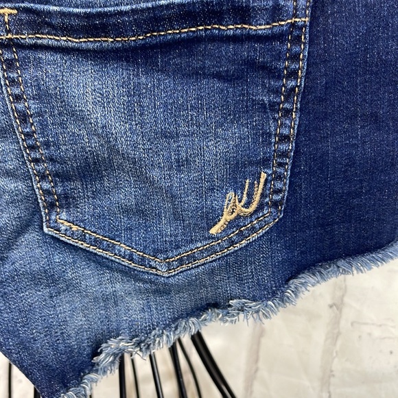 Express Denim Shorts Dark Wash Embroidered Bohemian Cutoff Low-Rise Whiskered - Picture 9 of 11